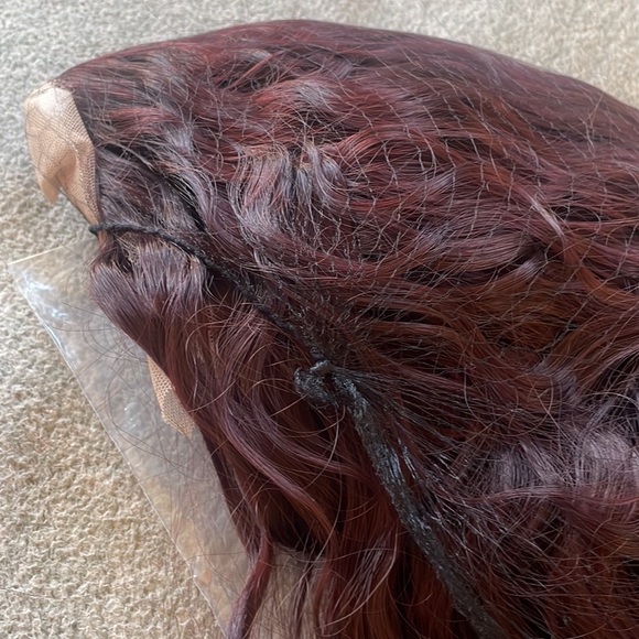 - 💫22” BURGUNDY BEACH WAVY LACE FRONT WIG💫 *NWT